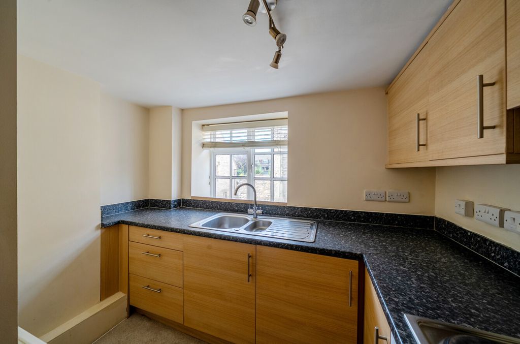 Property photo 3 of 12 1526381-3-6Ab5473...