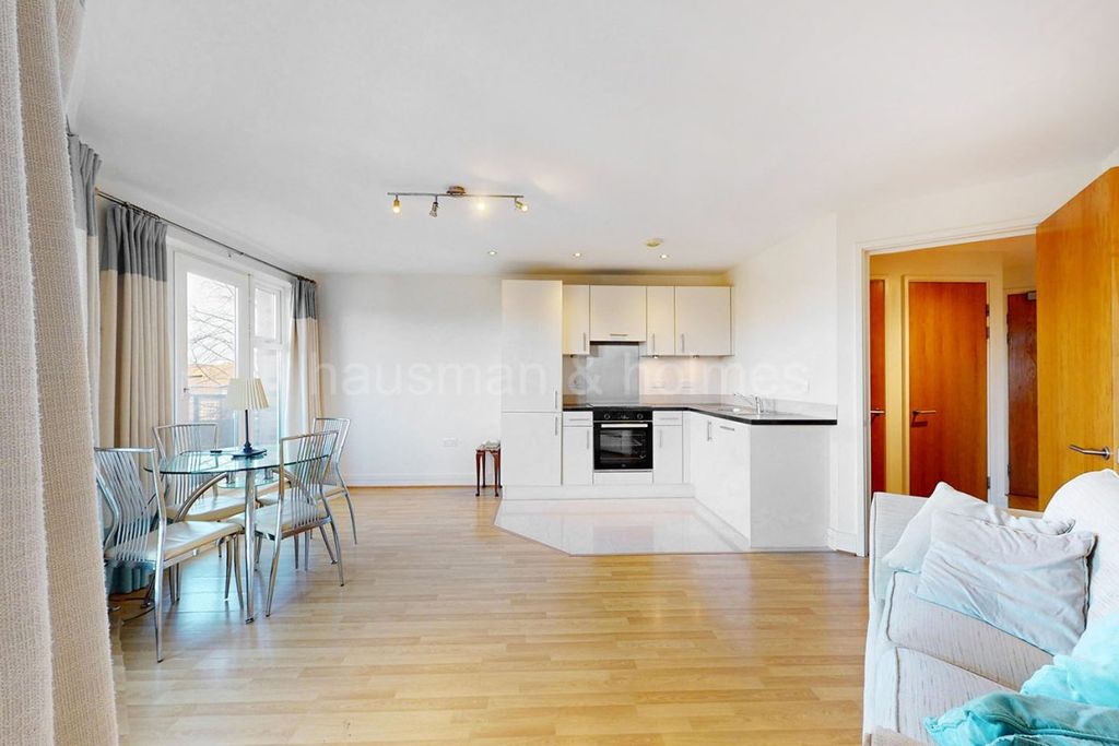 Property photo 2 of 13