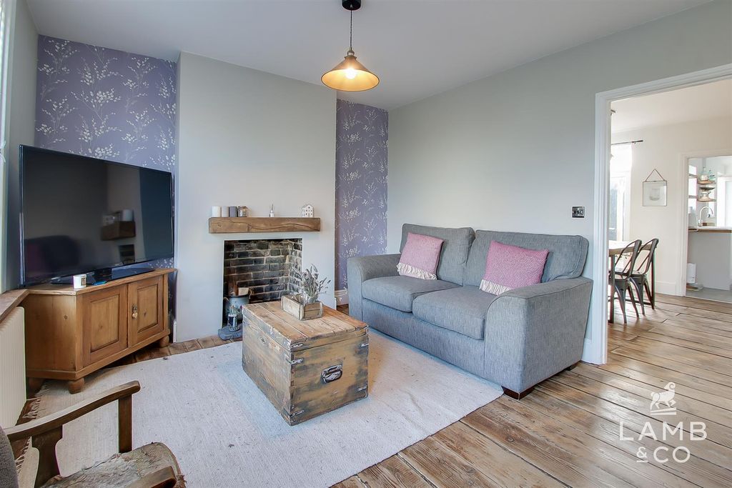 Property photo 2 of 14 Lounge