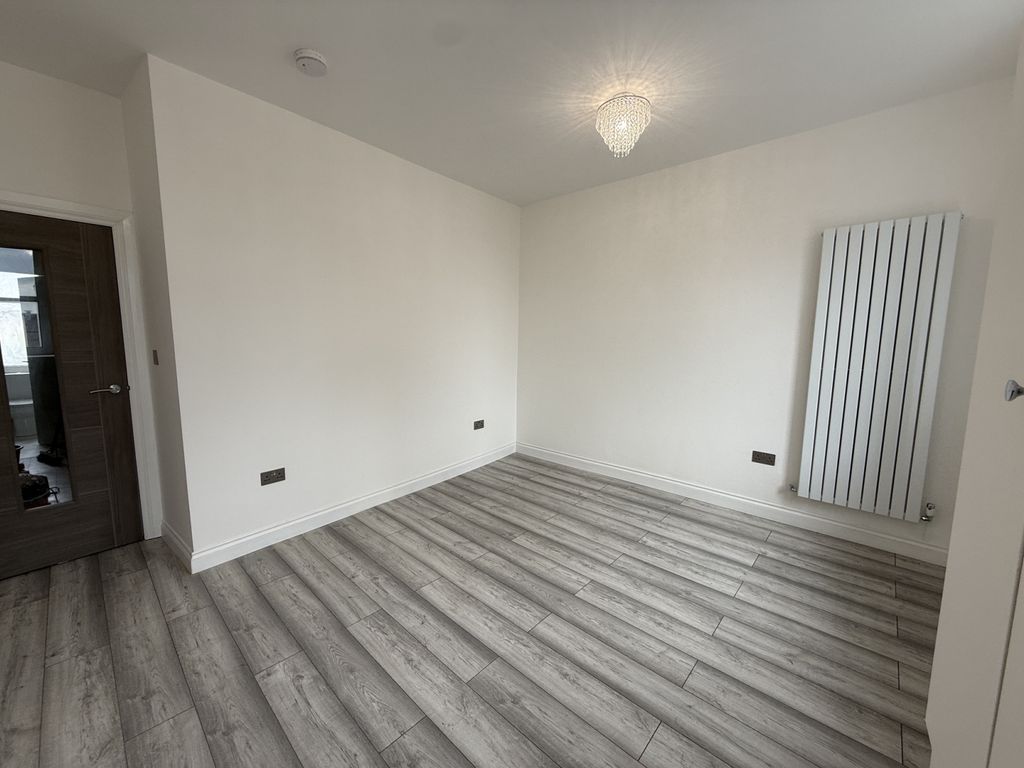 Property photo 3 of 7 Gallery
