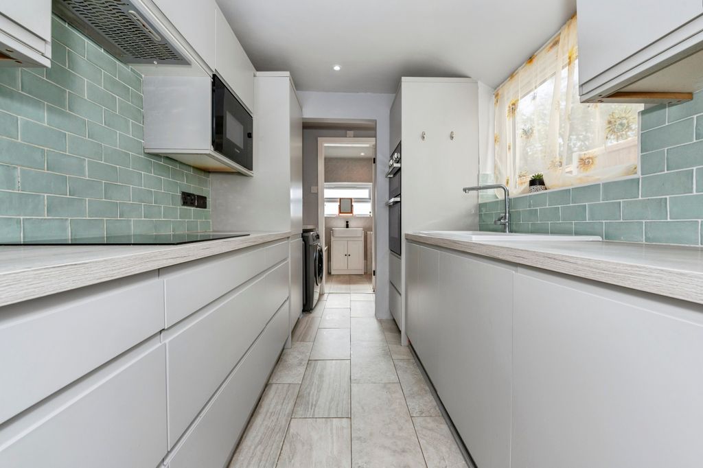 Property photo 3 of 20 Kitchen