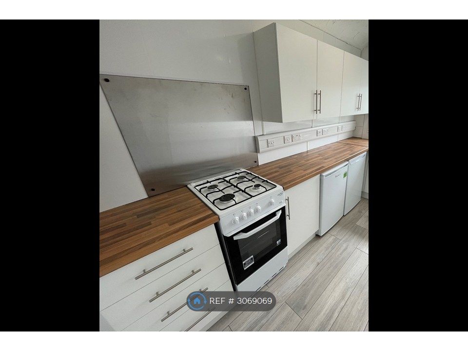Property photo 2 of 13 Kitchen