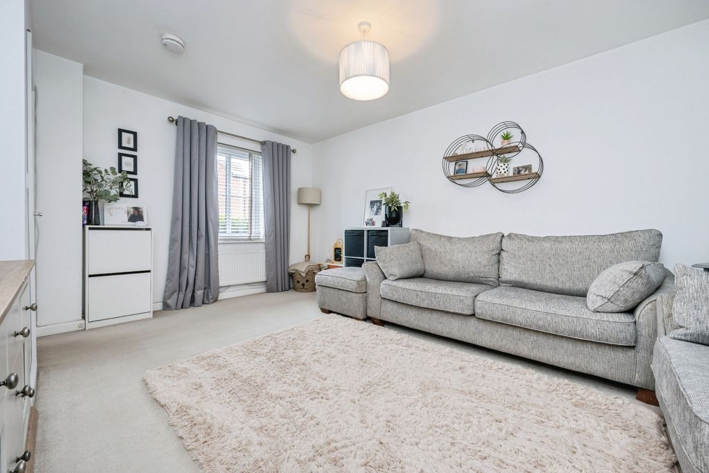 Property photo 2 of 17 Photo