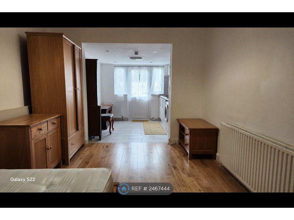 Property photo 2 of 25