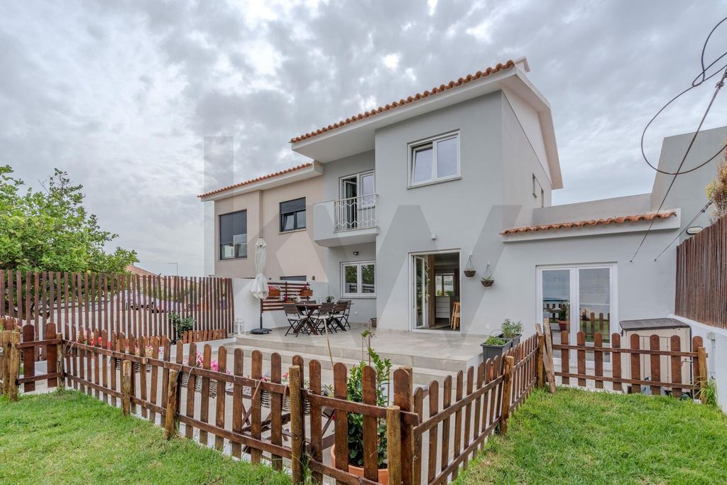 Property photo 1 of 44 Remodeled T3 Villa With Garden, Terrace And Garage In São Domingos De Rana