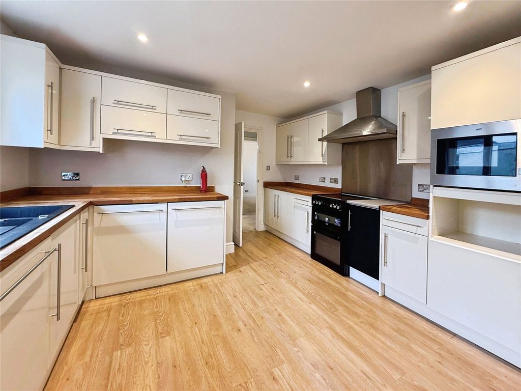 Property photo 2 of 13 Kitchen/Dining Room
