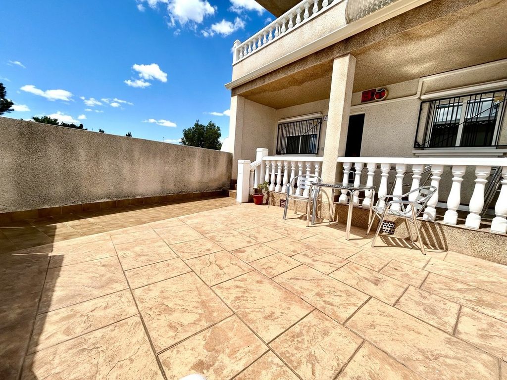 Property photo 2 of 31