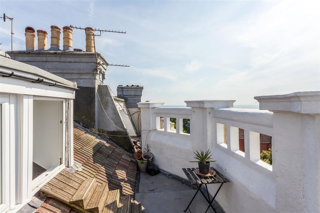Property photo 2 of 24 Flat 6, 3 Denmark Terrace-14.Jpg