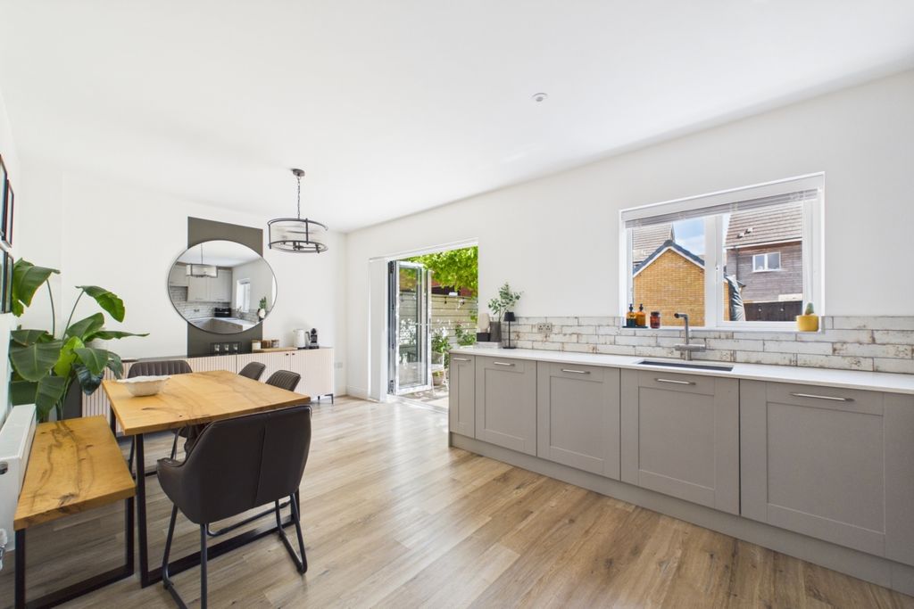 Property photo 3 of 18 Kitchen Diner