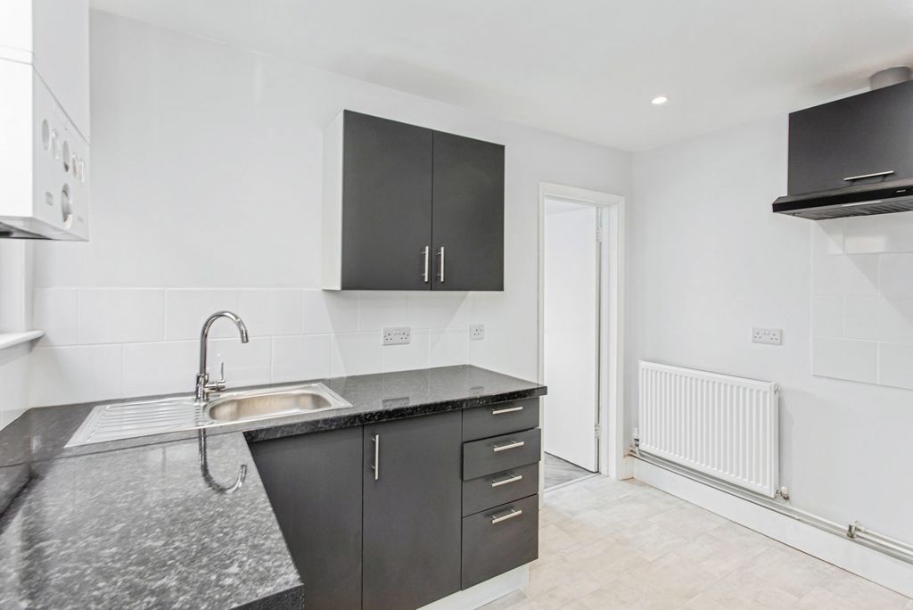Property photo 2 of 18 Kitchen