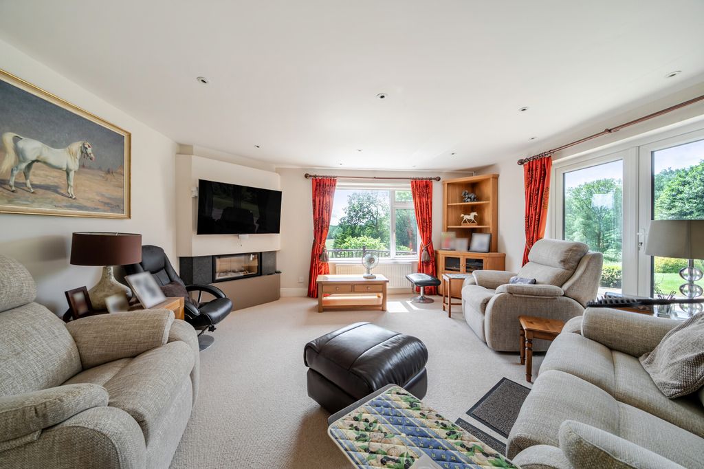 Property photo 3 of 19