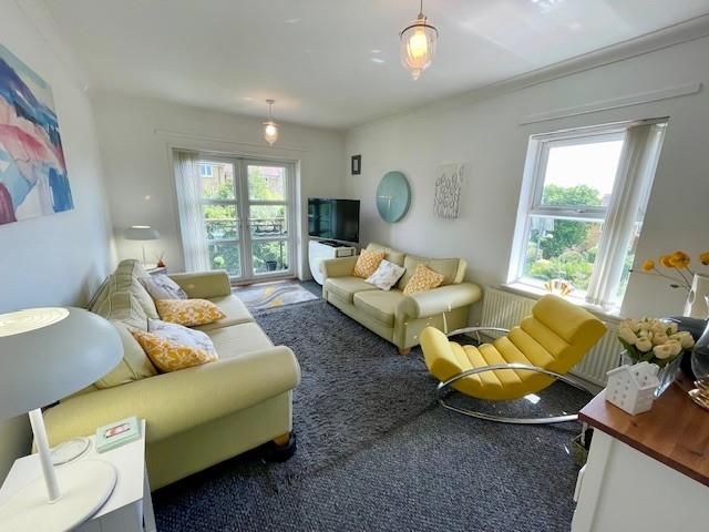 Property photo 3 of 11 Lounge.Jpg