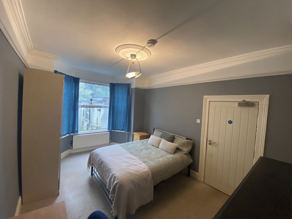 Property photo 2 of 27