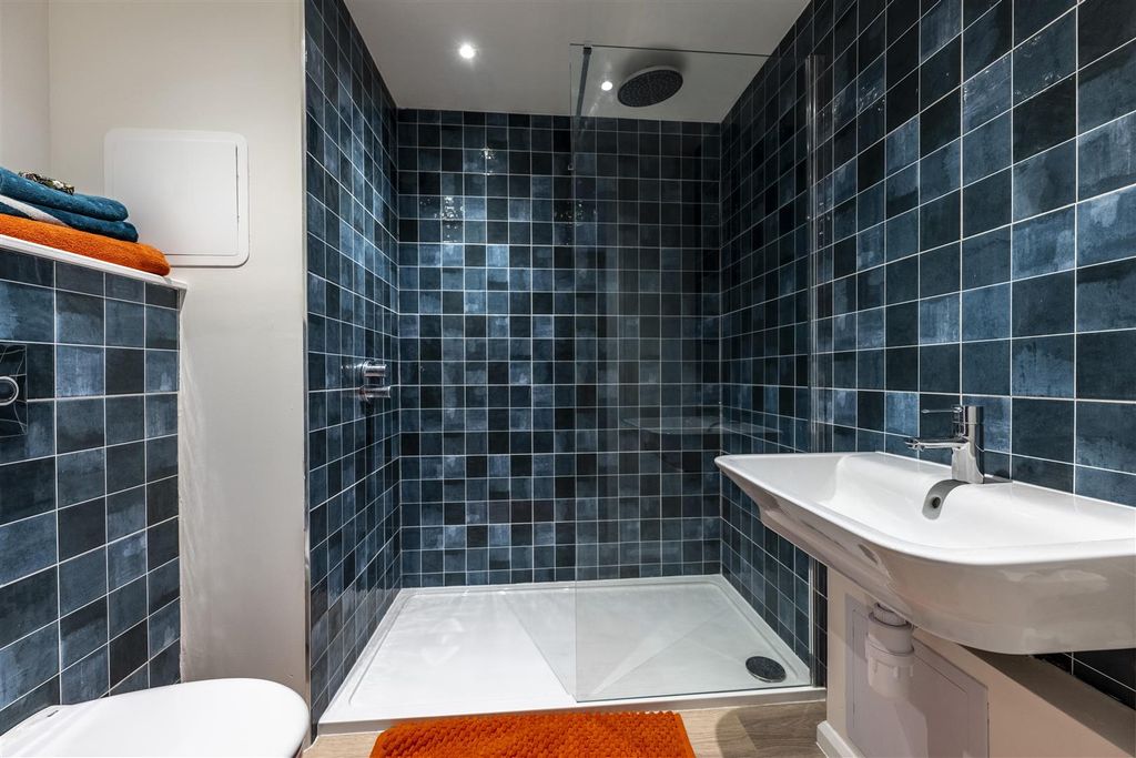 Property photo 1 of 34