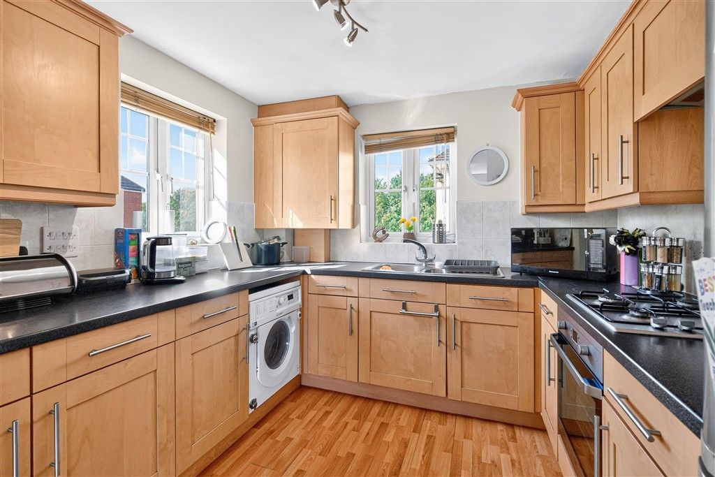 Property photo 2 of 7 Kitchen