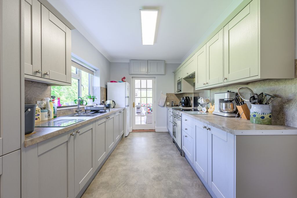Property photo 3 of 31 Kitchen/Diner