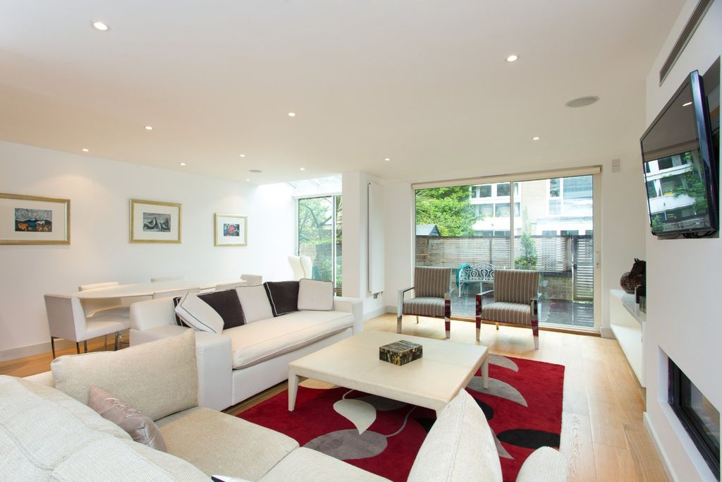 Property photo 1 of 12 Ground Floor