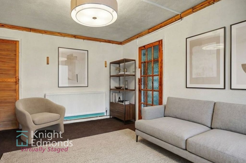 Property photo 1 of 11 Lounge