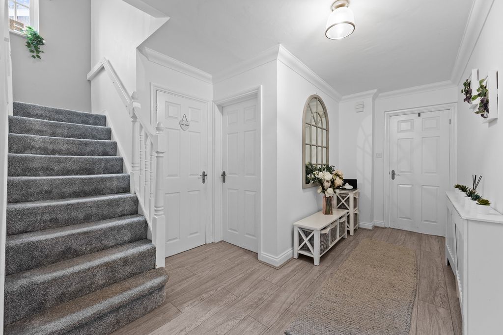 Property photo 2 of 42