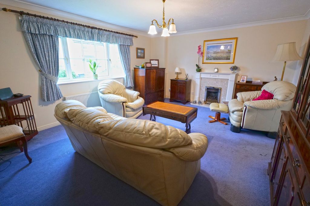 Property photo 2 of 21