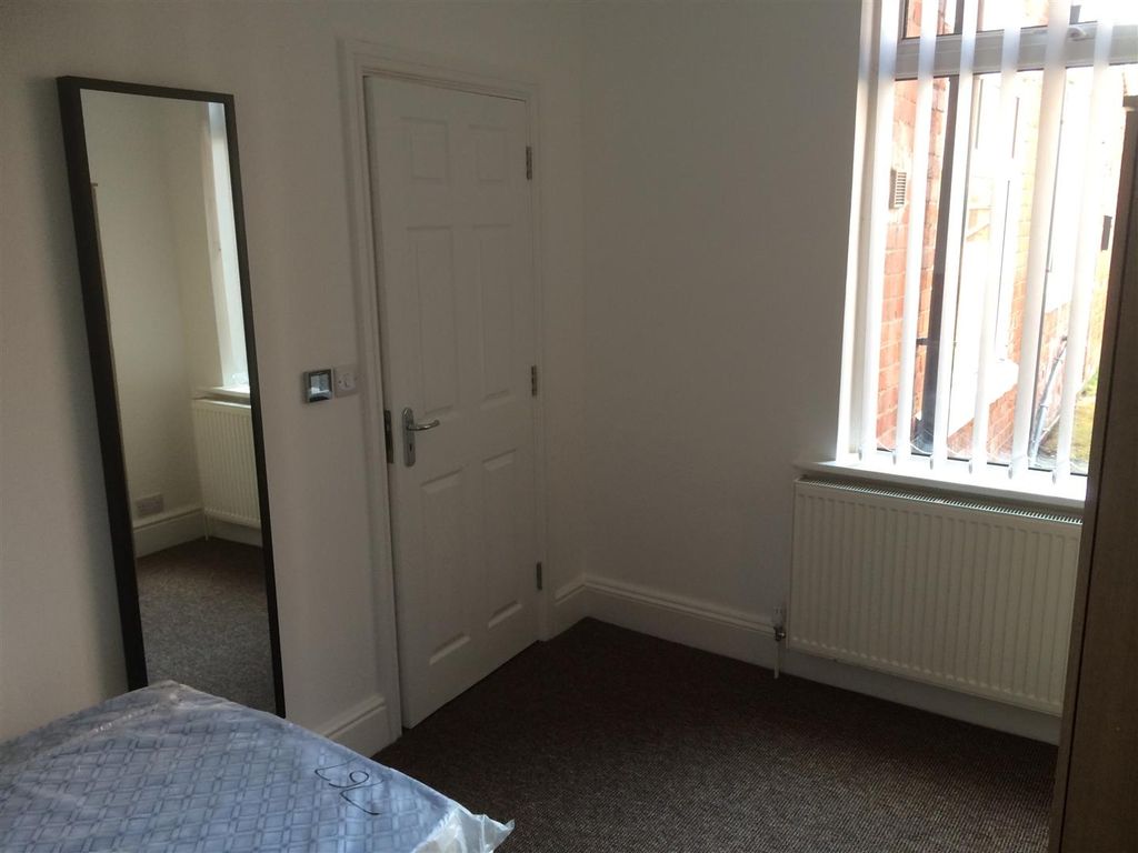 Property photo 1 of 6 Bedroom B 1 .Jpg