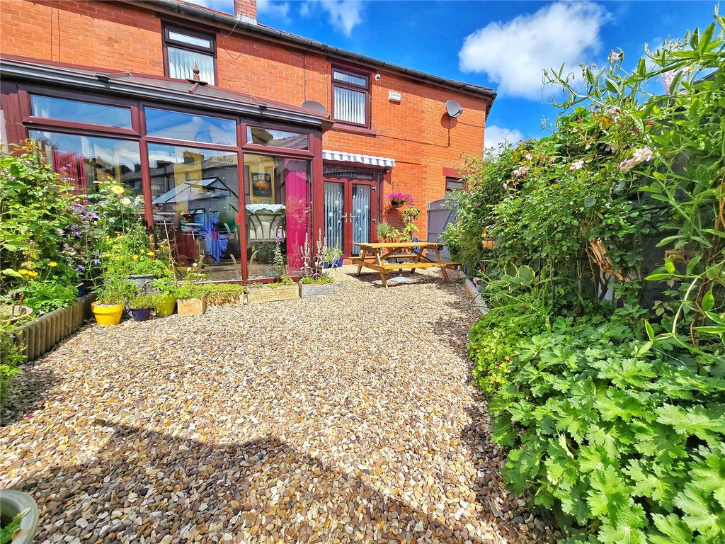Property photo 3 of 17 Conservatory/ Garden
