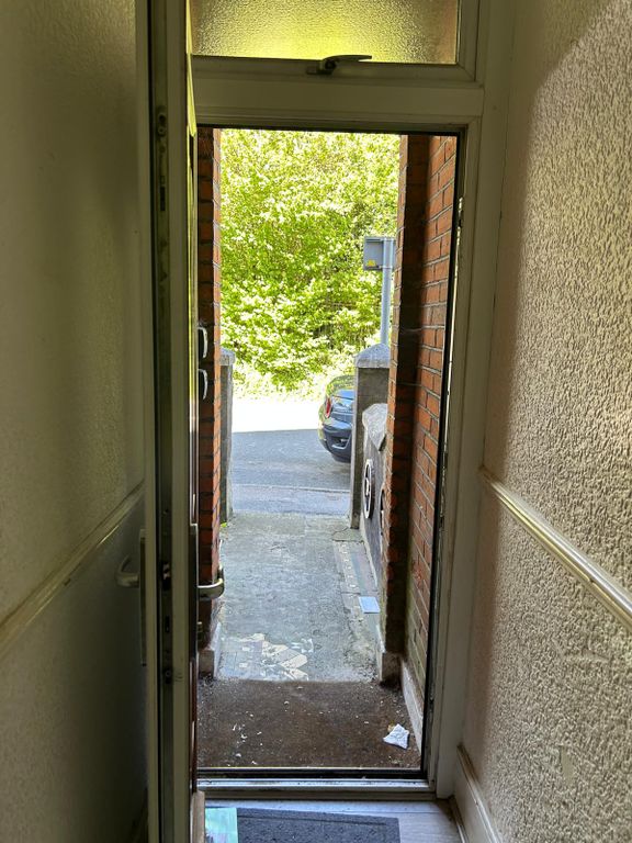 Property photo 1 of 12 Charming 1-Bedroom Flat | Boundary Road, Chatham, Me4