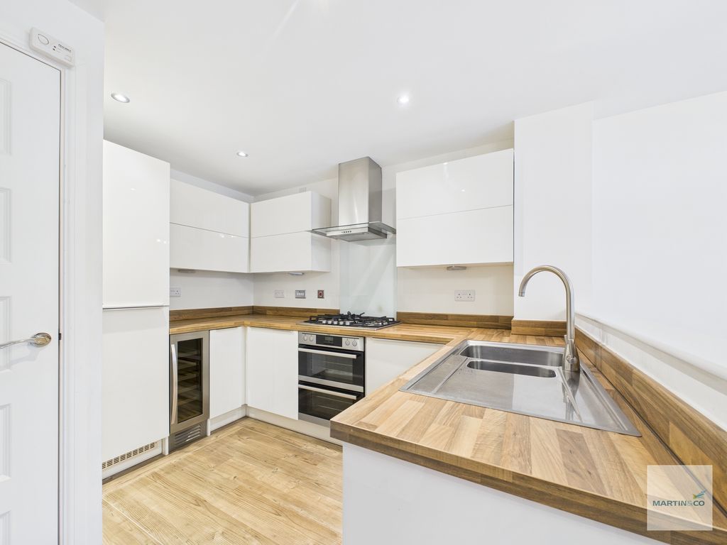 Property photo 2 of 23 Cam03394G0-Pr0428-Still004