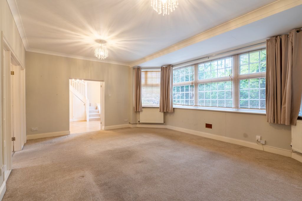 Property photo 2 of 33 5095493