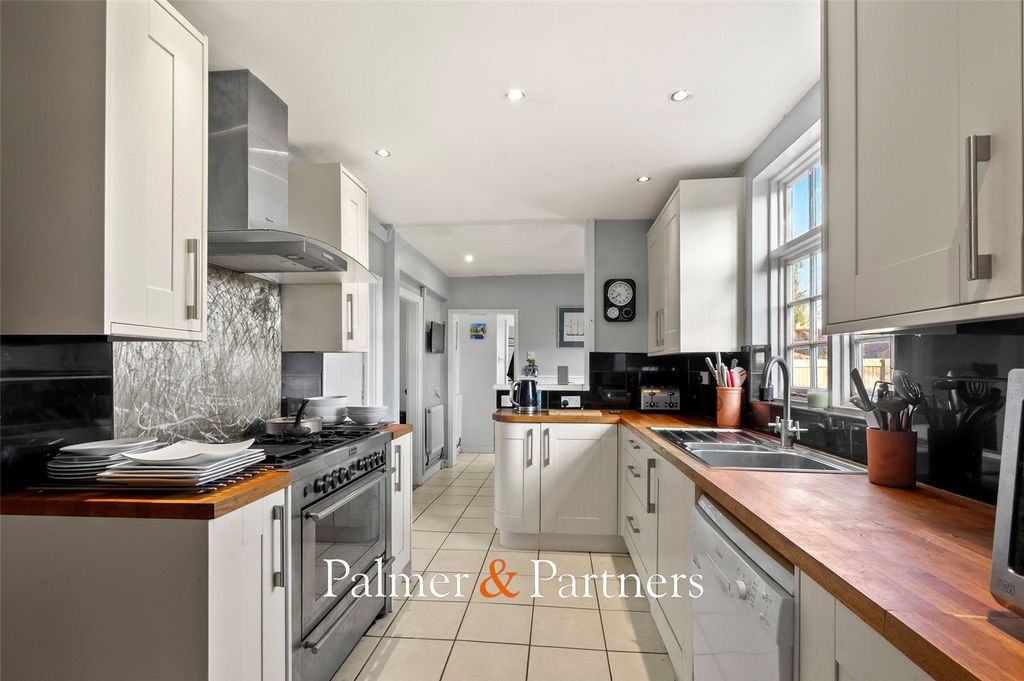 Property photo 2 of 27 Picture No. 04