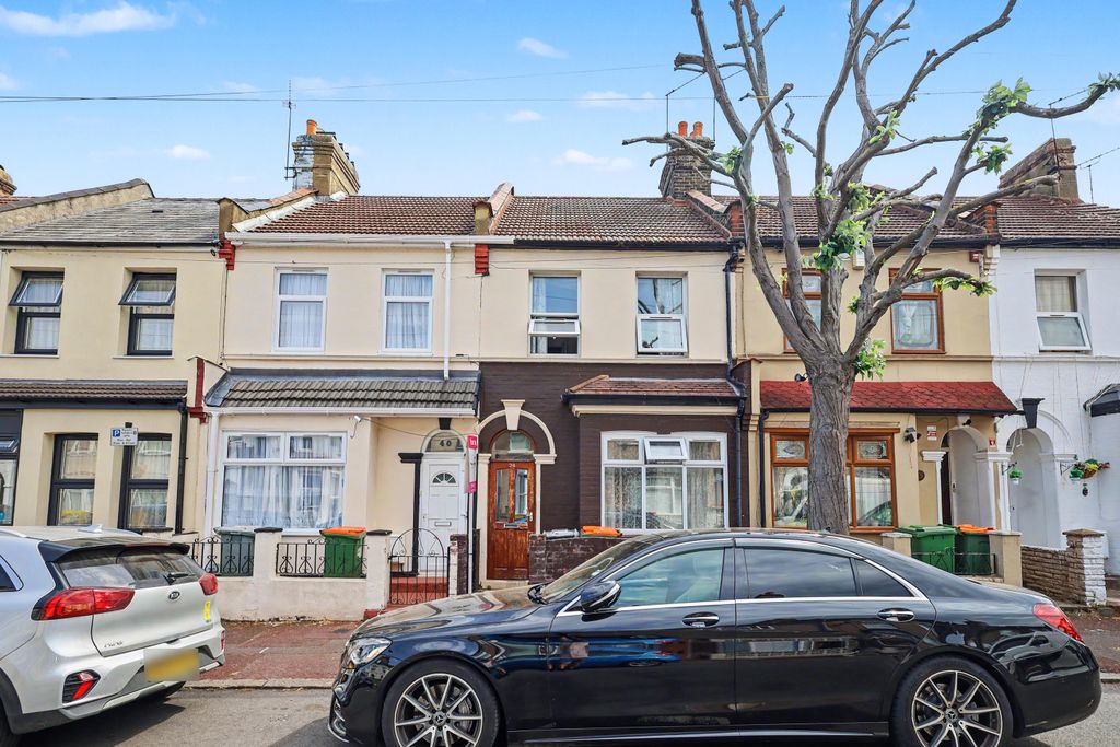 Property photo 1 of 19 38 St Olaves Road, East Ham, London E6 2Pa