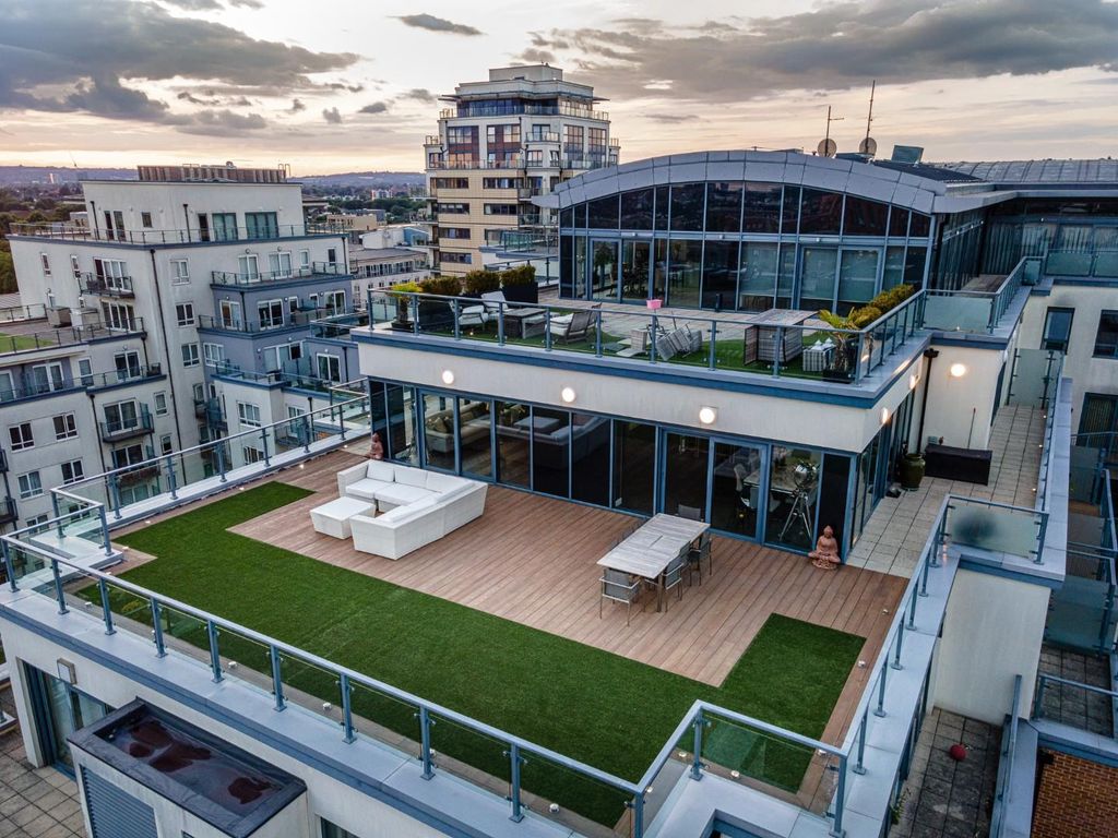 Property photo 1 of 22 Cavendishhouse-14.Jpg