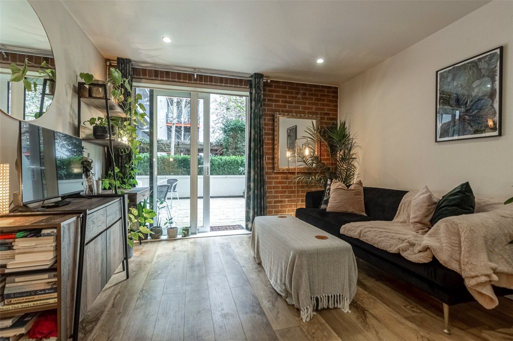 Property photo 2 of 21 Picture No. 27