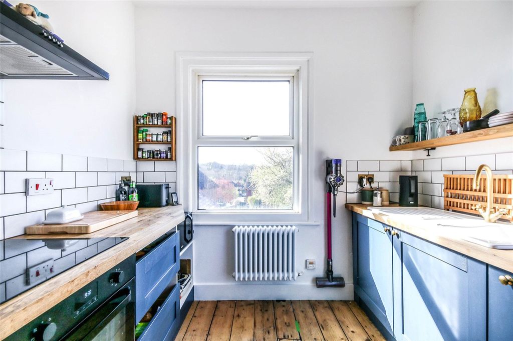 Property photo 3 of 14 Kitchen