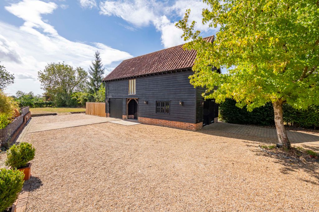 Property photo 2 of 32