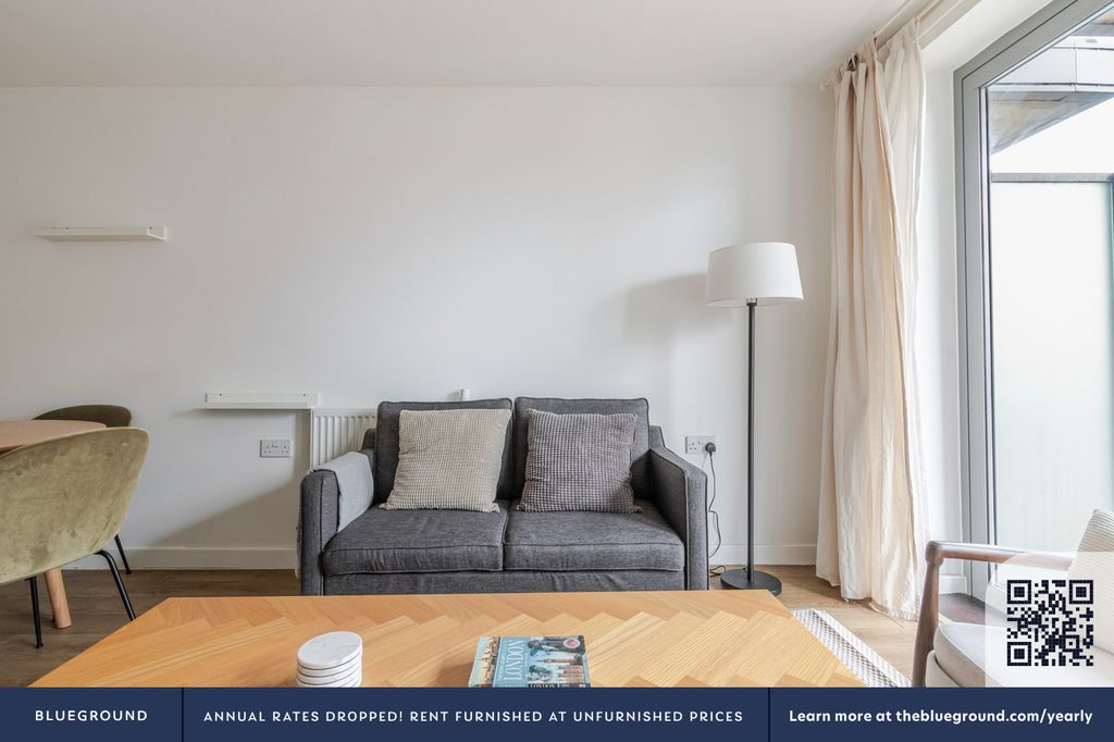 Property photo 3 of 20 Living Room