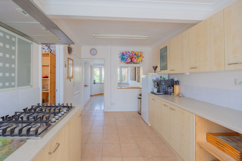 Property photo 2 of 22 Ewemove Taunton - Wedlands (17)