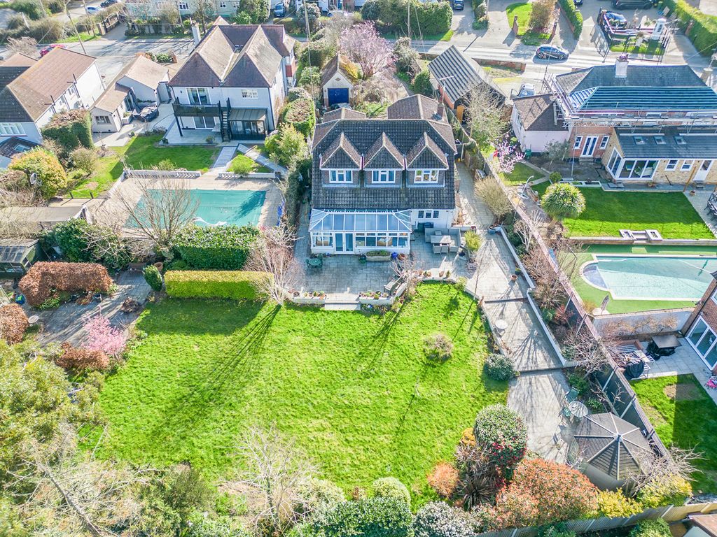 Property photo 2 of 46