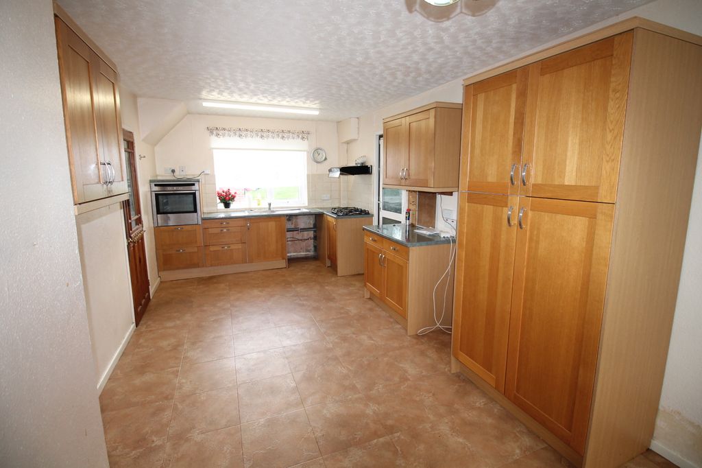 Property photo 2 of 18 Kitchen/Diner