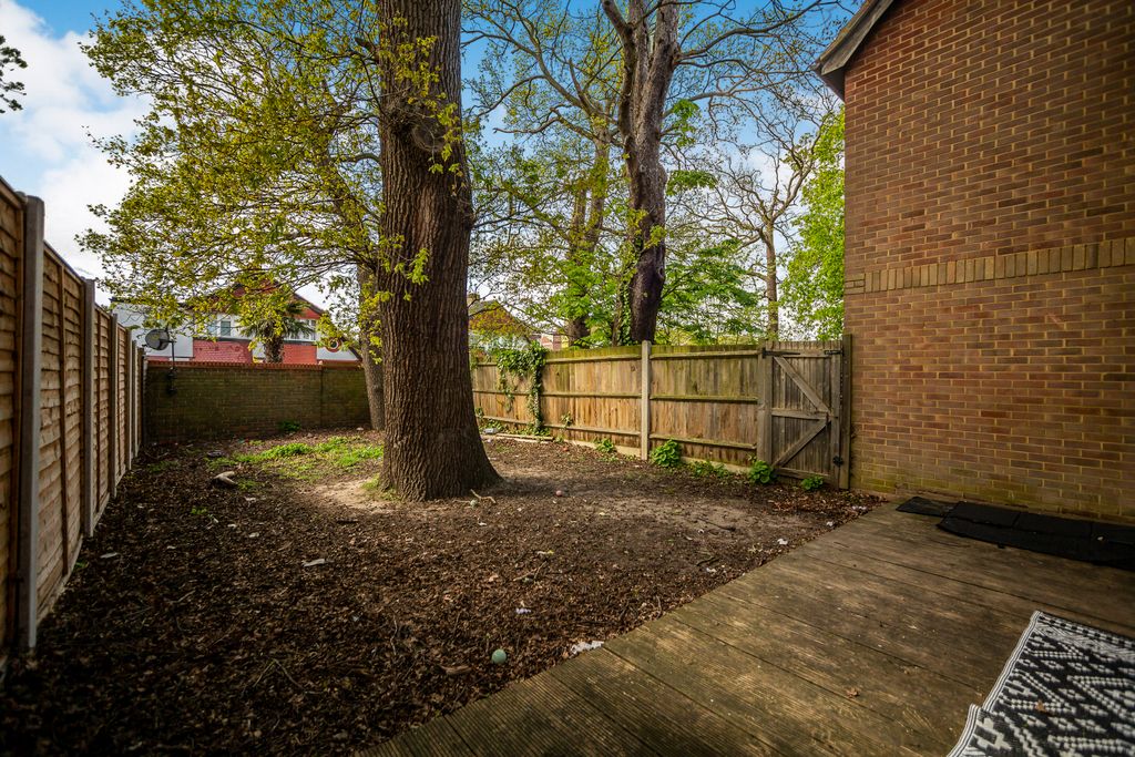 Property photo 3 of 14 Garden