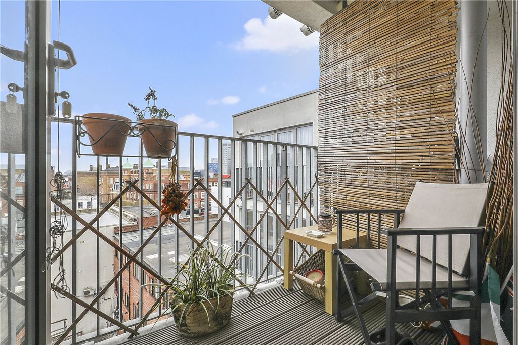 Property photo 2 of 10 Balcony