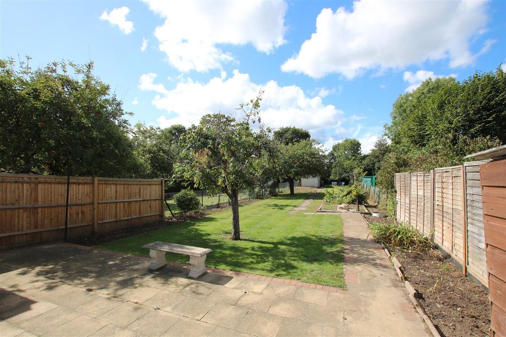 Property photo 2 of 14 Gdn.Jpg