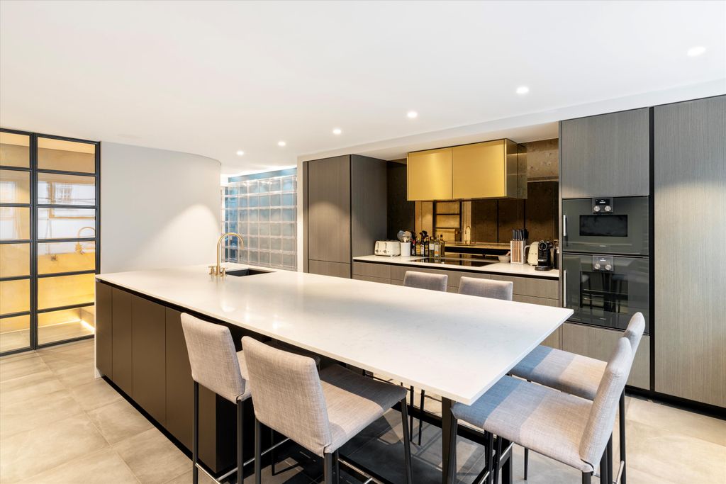 Property photo 3 of 35 Image