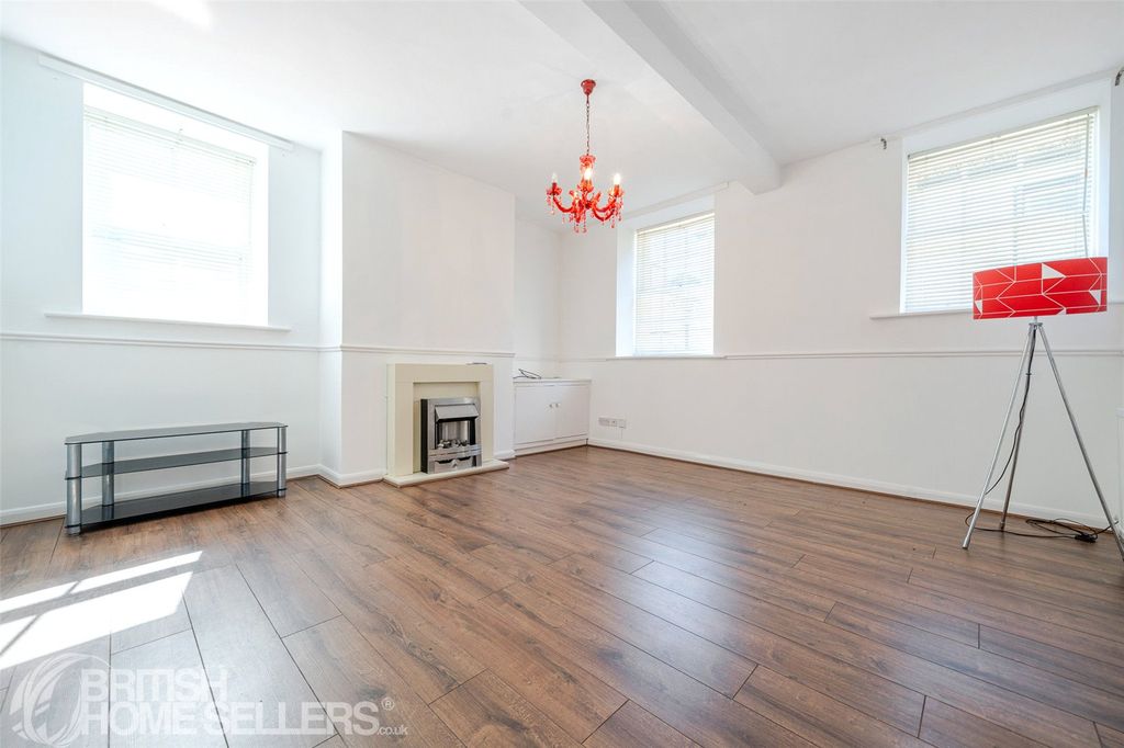 Property photo 2 of 17 Picture No. 04