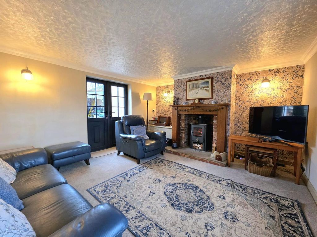 Property photo 3 of 36
