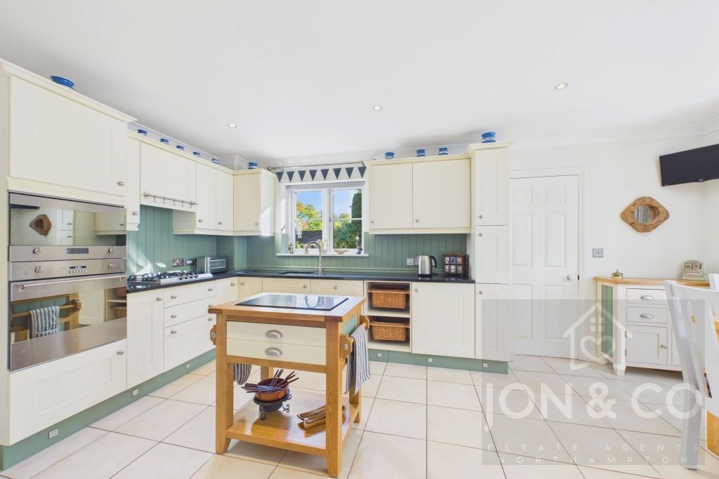 Property photo 2 of 31