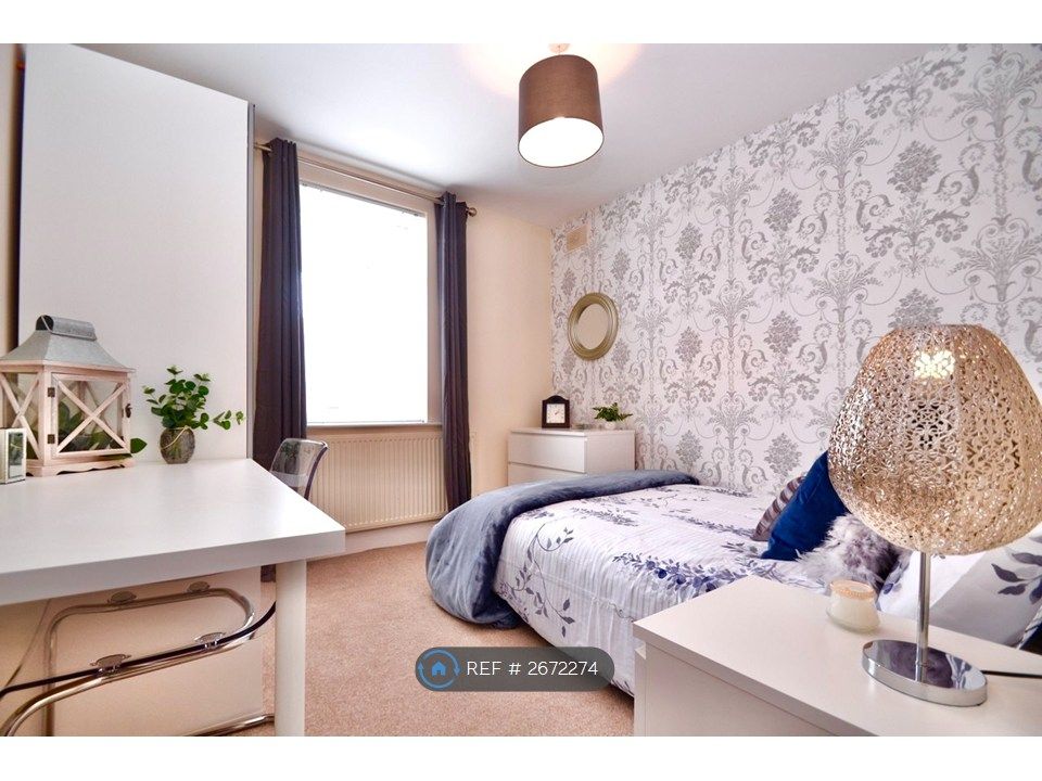 Property photo 3 of 11 Bedroom 2