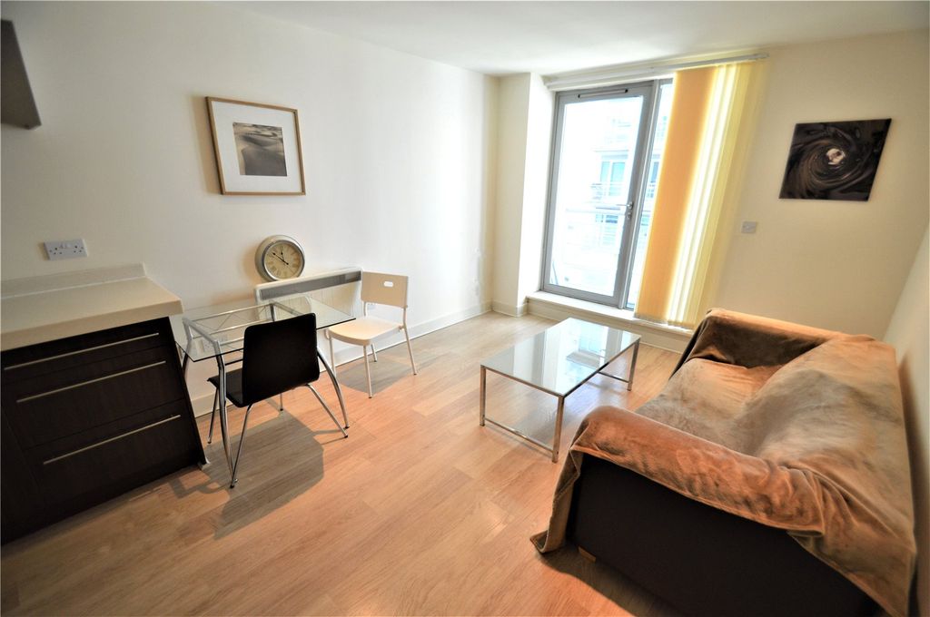 Property photo 3 of 9 Lounge