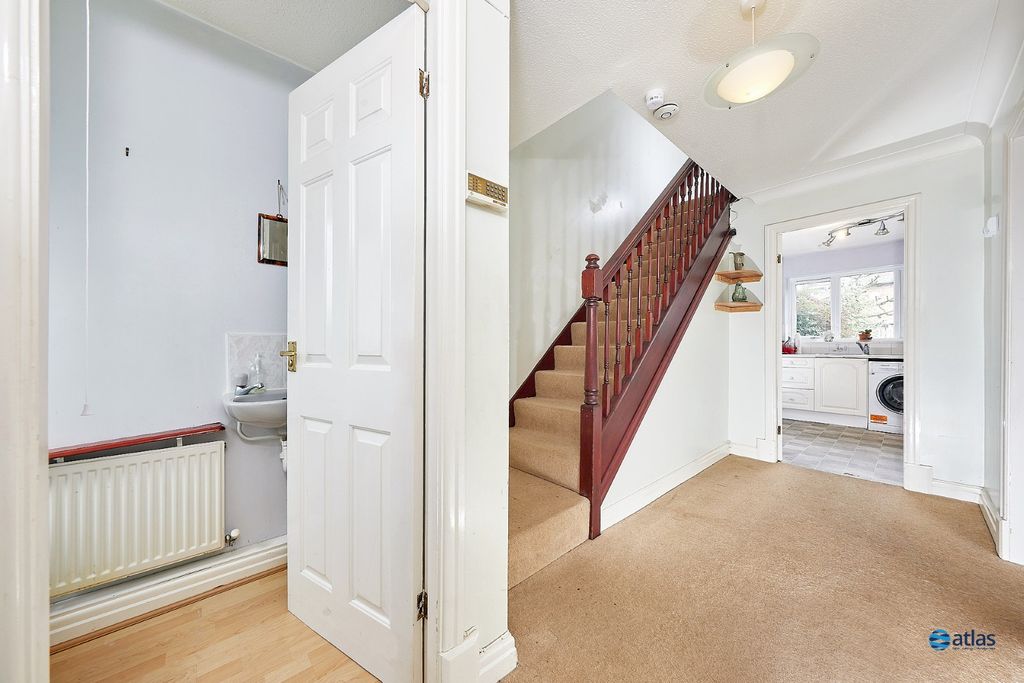 Property photo 2 of 18 Hallway