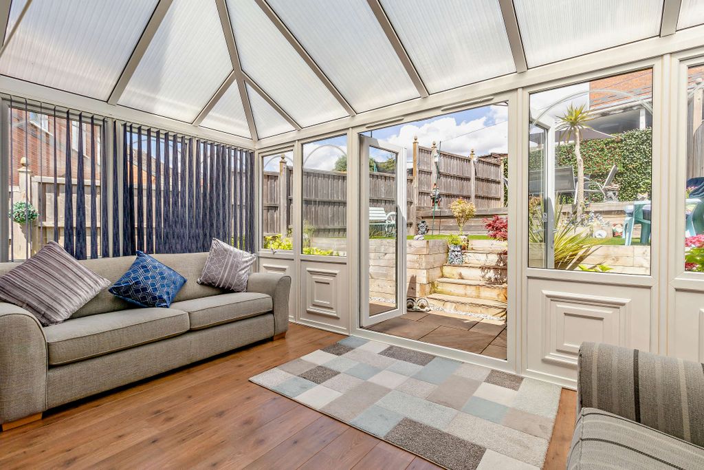 Property photo 3 of 17 Conservatory